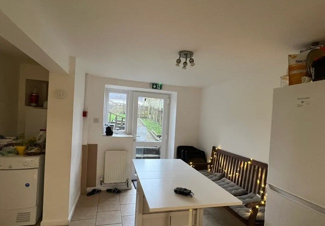 Well Presented House In Oldfield Park Main Photo