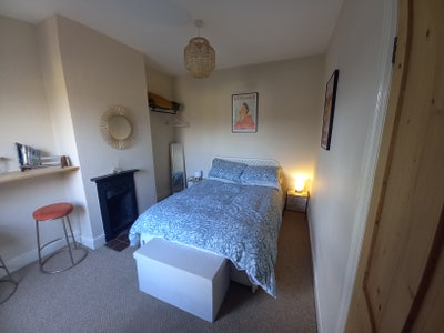 Comfortable room - minutes walk from town centre Main Photo