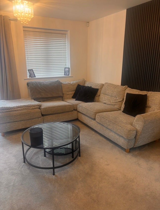 Double room to rent in a new build home  Main Photo