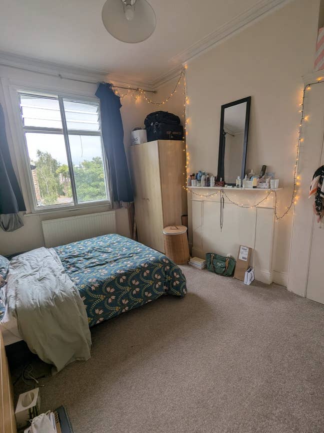 Double Room available in spacious 3 bed house Main Photo