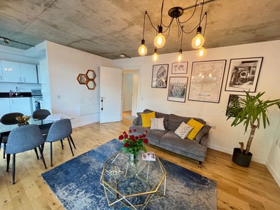 Last Minute-Move Asap-2B1B-High End-7M Essex Rd Main Photo