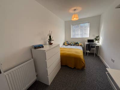 Berkhamsted High Street - Double Room with Ensuite Main Photo