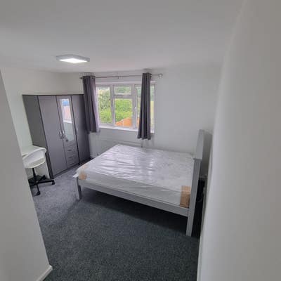 Room available in a newly renovated property Main Photo