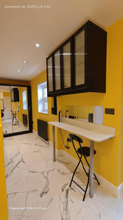 Modern Studio Ensuite   Main Photo