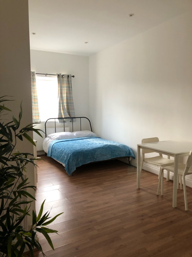 Studio in Kilburn High Road  Main Photo