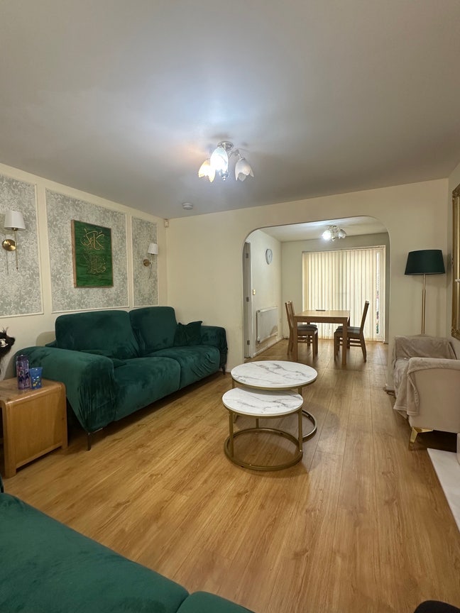 3x furnished double rooms, 2x ensuite  Main Photo