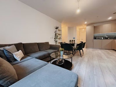Double Room in Elephant Park | Mon–Fri Rental Main Photo