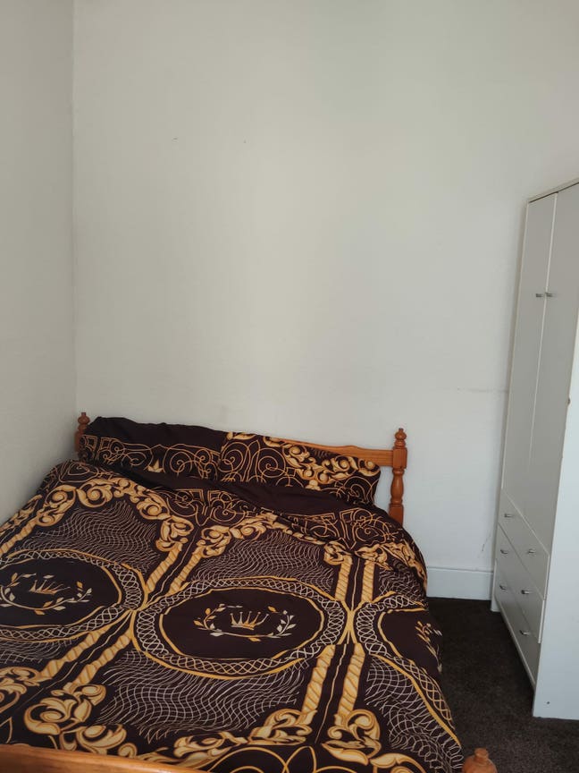 Room for rent closed to buss station and train sta Main Photo