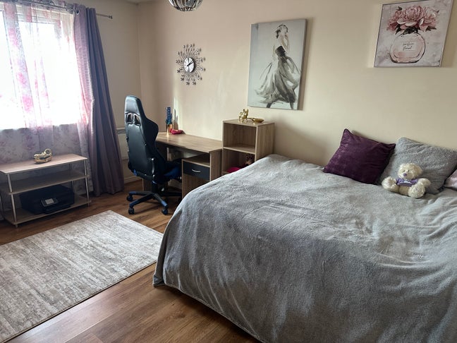 Spacious Double Room | Bills Included | Parking |  Main Photo
