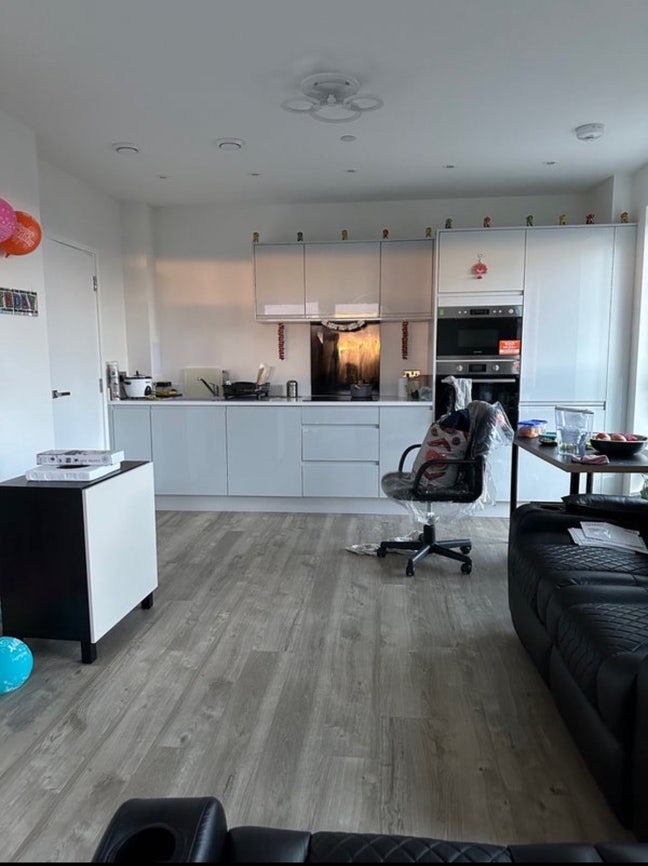 Spacious Double room available for rent Main Photo