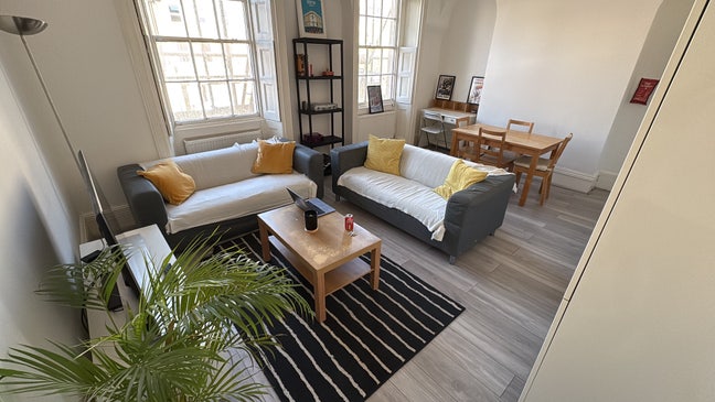 Double room available in 3 bed, two bathroom flat Main Photo
