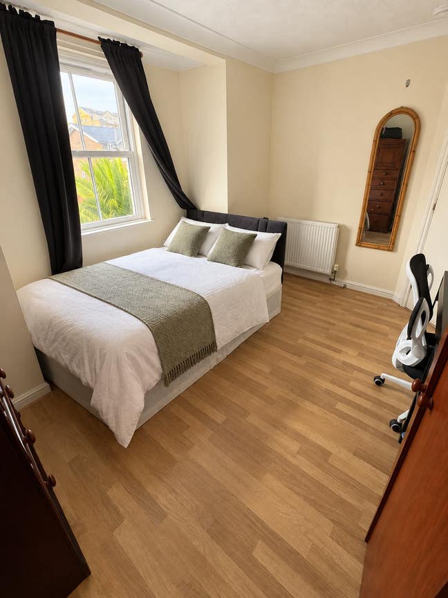 🌇 Canary Wharf Living | Ensuite + Balcony+ Lounge Main Photo