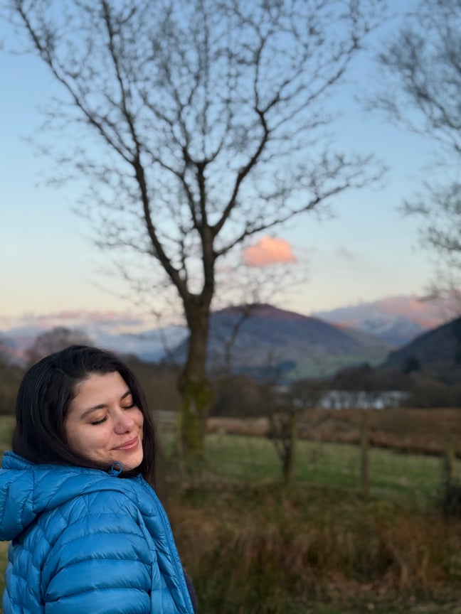 I am a female aged 32.I am looking for a room in a Main Photo