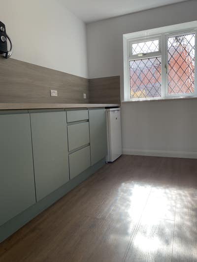 Studio to let in Frimley  Main Photo