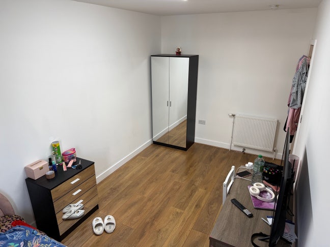 Spacious double room ⭐️ Female only ⭐️ Zone 3 Main Photo