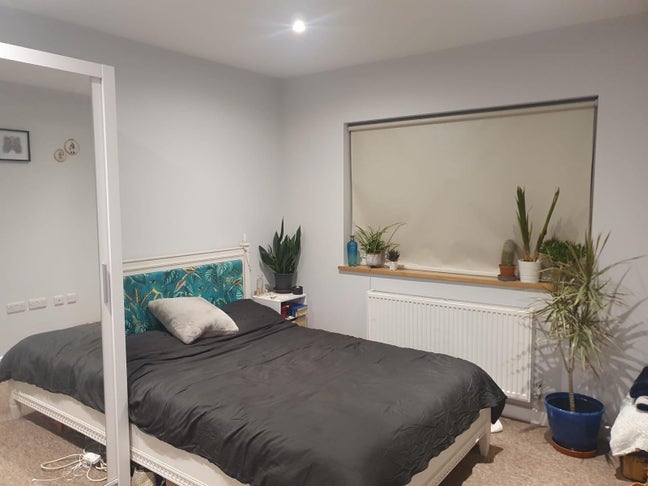 Large Room in shared flat 2 mins from tube station Main Photo