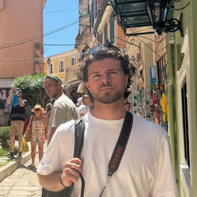 I am a professional male aged 24. I am lookin... Main Photo