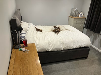 Modern double bedroom with en-suite  Main Photo
