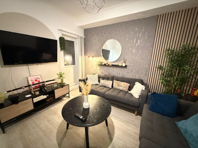 Double Bed Room Available  Main Photo