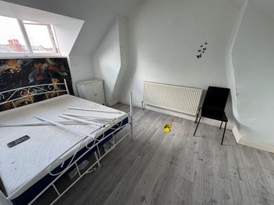 Single & Double Room | Bills Inc | S9 Main Photo
