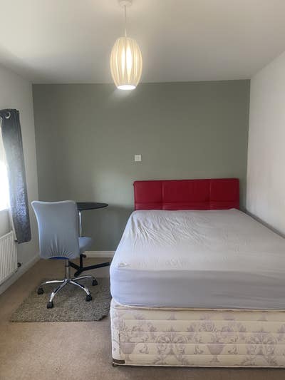 Broughton(MK10) - King -Size room  to rent-&pound;600 Main Photo