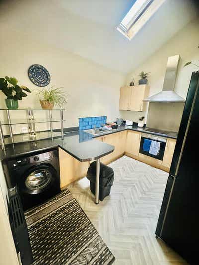 Modern town-centre, Bills included, furnished  Main Photo