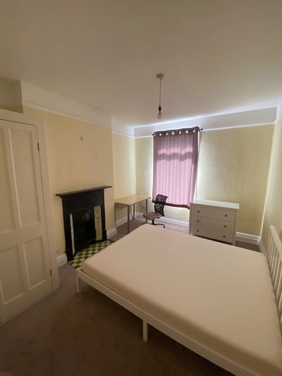 Double room in Hammersmith - all bills included  Main Photo