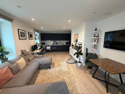 🌿 Spacious Double + Private Bathroom & Balcony Main Photo