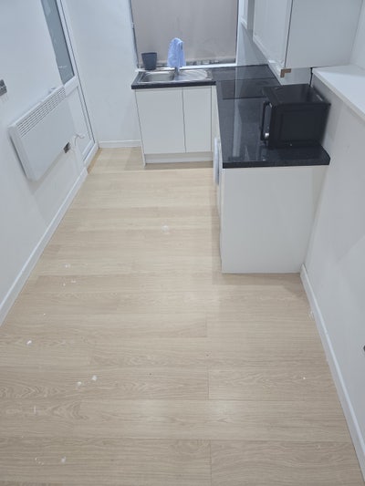 Studio separate bedroom - 5min walk Newbury Park Main Photo
