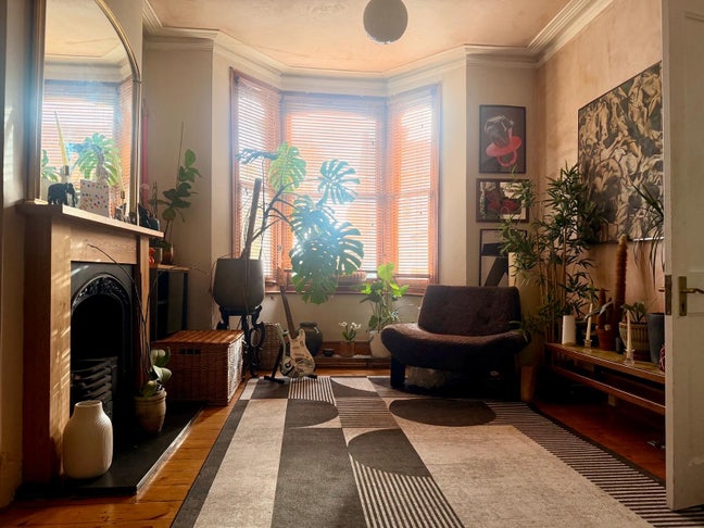 Short term: double bedroom in Victorian Home in E5 Main Photo