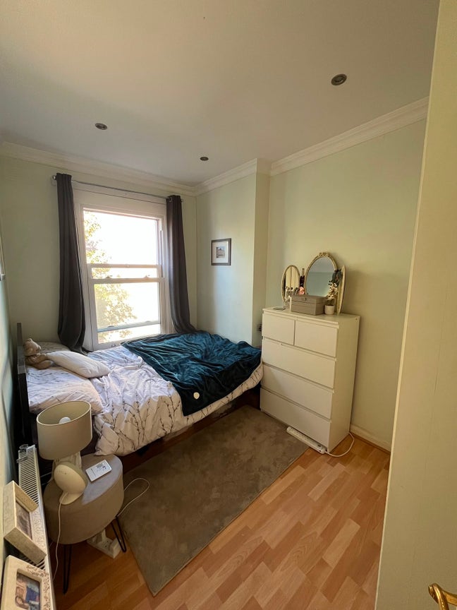 Double room in a charming 2bed flat Main Photo
