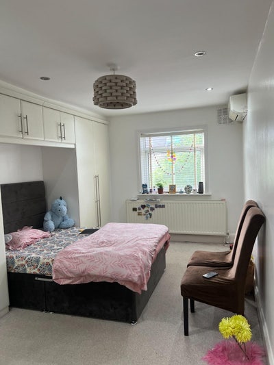 Fully Furnished room from 25/09 for 20days Main Photo
