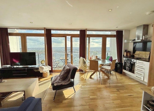 Double Bedroom in Shared Flat in Leeds Dock Main Photo