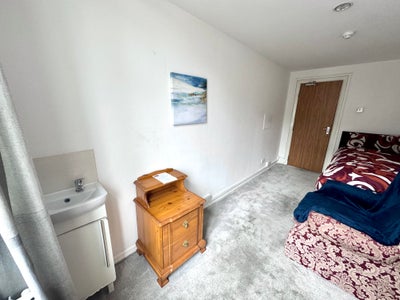 Furnished single to rent, book your viewing today! Main Photo
