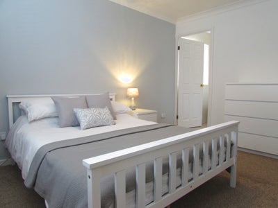 Double En-Suite Room in Large Detached House Main Photo
