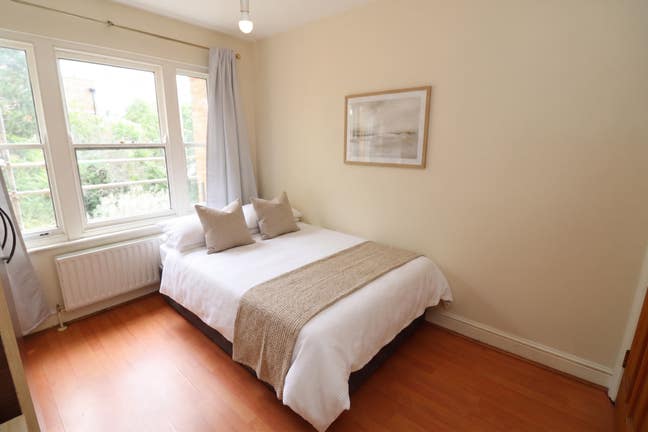 Room in North Greenwich  Main Photo