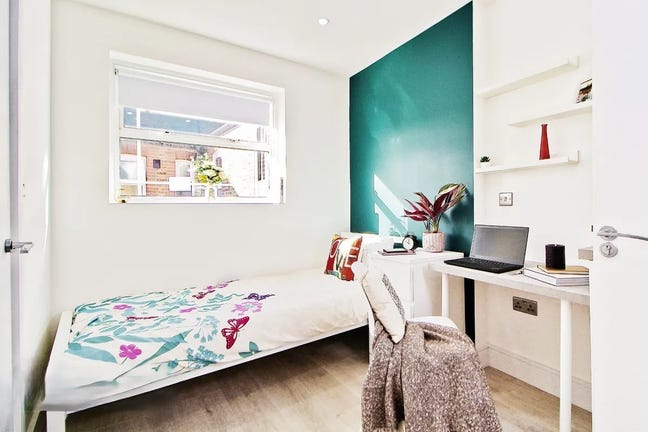 Studio Flat 3 mins walk from Goodmayes station Main Photo