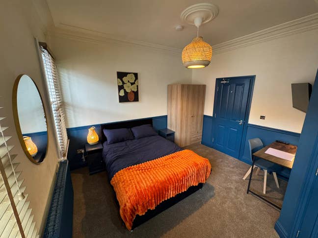🏡 Newly Refurbished Luxury 4-Bed En-Suite HMO Main Photo