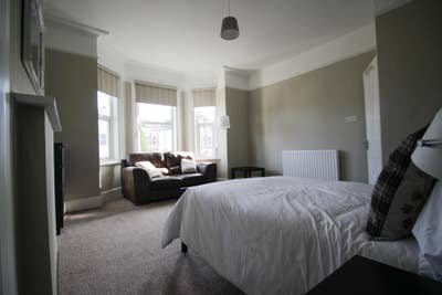 Lovely house share. Great location! Main Photo