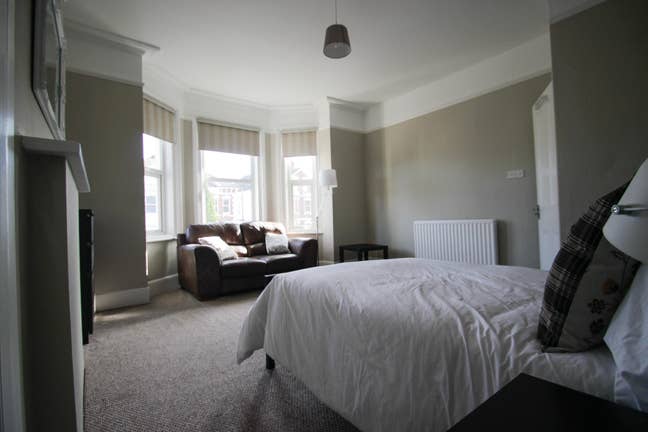 Lovely house share. Great location! Main Photo