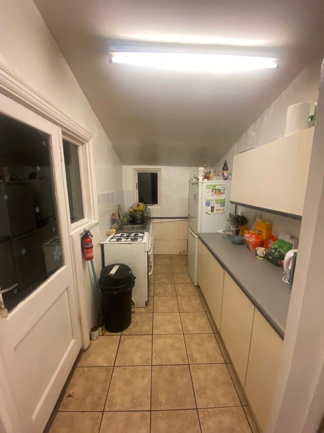 1 Double Bed Room available near Kingston Main Photo