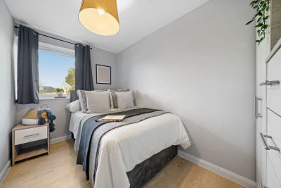 🏡 Double Room | Modern Surbiton Home 6Min to St🚆 Main Photo