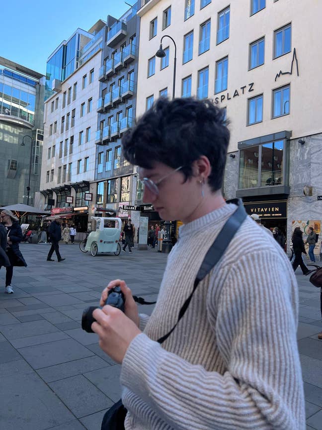 PhD researcher looking for a long-term room Main Photo