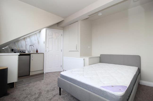 Newly Refurbished Large Double Bedroom To Rent  Main Photo