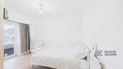 West London – UB5 🏠 Northolt / Mandeville Road Main Photo