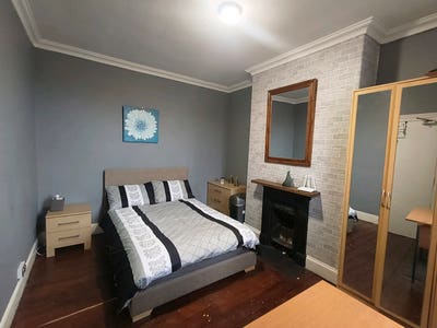 Double Room Near Darlington Memorial Hospital Main Photo
