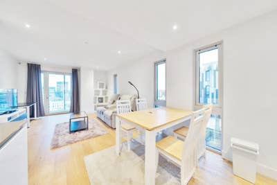 Spacious 2 Bed in Woolwich 🤗 Main Photo