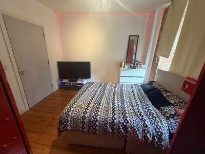 Spacious Double En-Suite Room in Large Shared Flat Main Photo