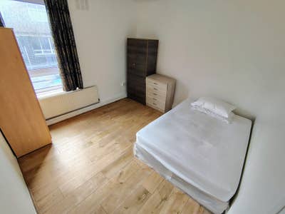 Double Room Available in Bow E3 *.* Main Photo