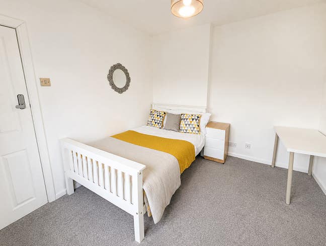 ** New Beautiful Quality Room -All Bills Included! Main Photo